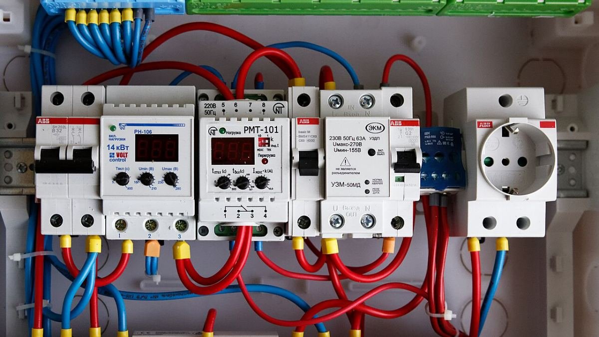 DIN-rail mounted protection and monitoring modules