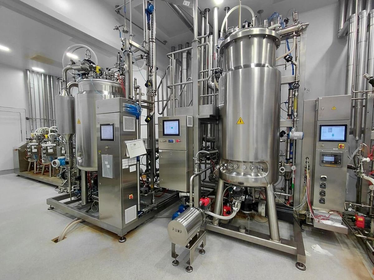 Stainless steel bioreactors with HMI control screens